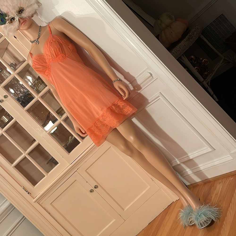 Vintage VANITY FAIR pale peach lace TRICOT slip. Size 34 (size small) - Picture 9 of 14